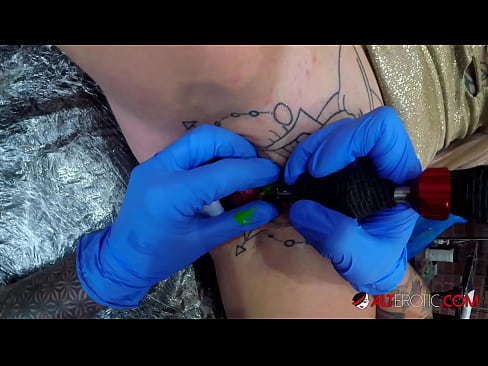 ❤️ Itin tatuiruota karšta Sully Savage gavo tatuiruotę ant savo klitorio ️ Just porno prie lt.pornohdmega.ru ️❤